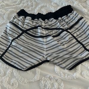 Lululemon tracker shorts sz 6